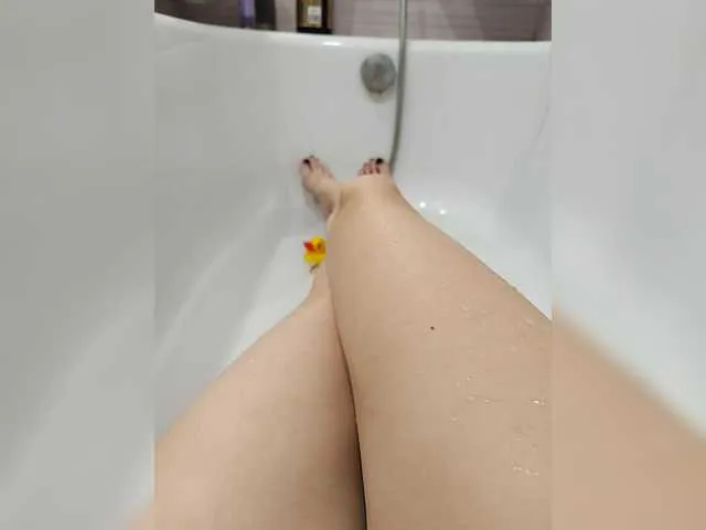 Tinatb from BongaCams is Freechat