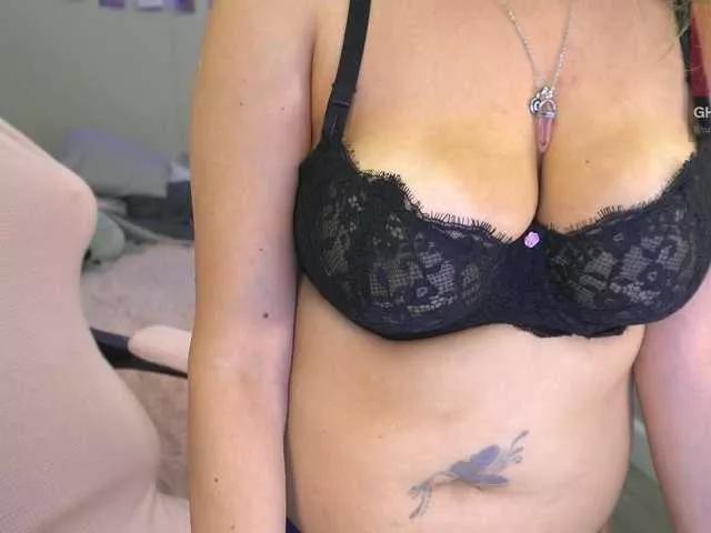 UwUKalieRxUwU from BongaCams