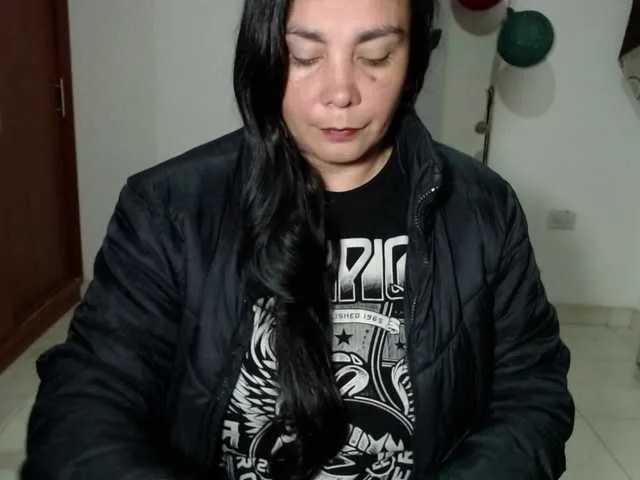 Vivian-milf-paint from BongaCams