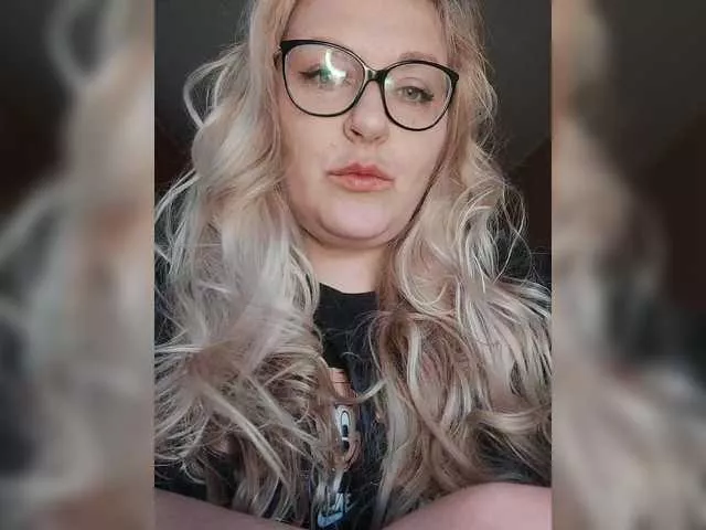 WifeyNusha from BongaCams