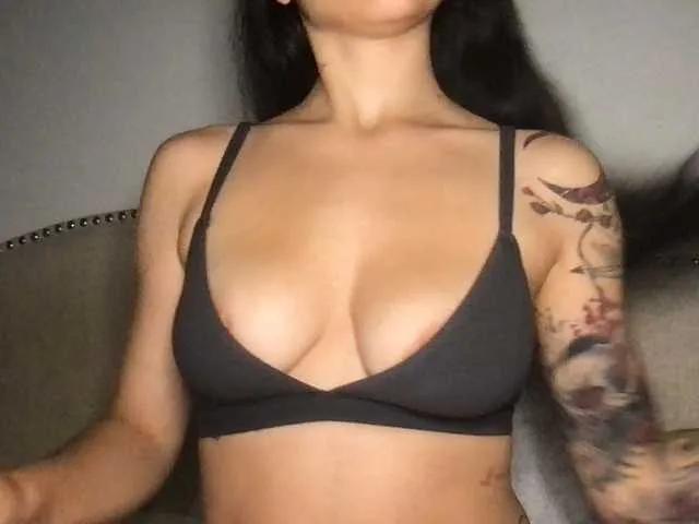 Xoxcat from BongaCams