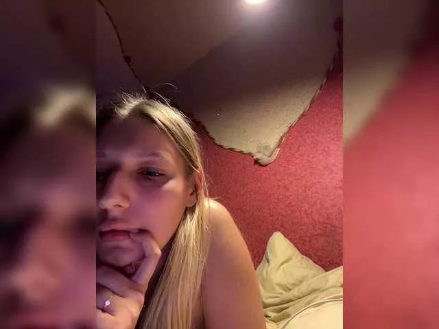 XxxSexyCandyxxx from BongaCams