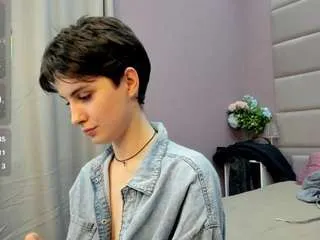 Adelineperle from CamSoda