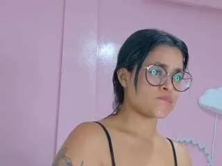 alaskarosse from CamSoda is Freechat