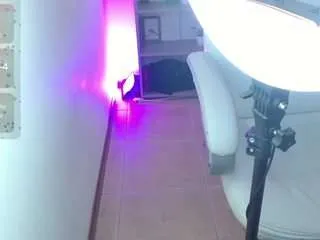 alicewalker-11 from CamSoda is Freechat