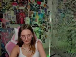 alisa-more from CamSoda is Freechat