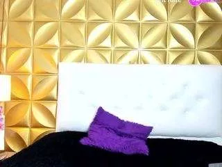 Alonehazel01 from CamSoda