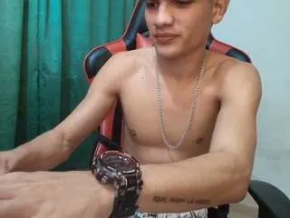 andyloverhuge from CamSoda is Freechat