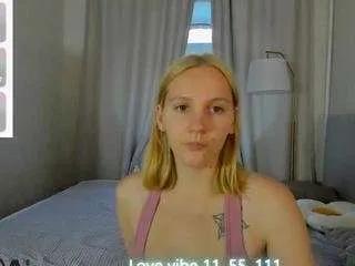 anna-che1sea from CamSoda is Freechat