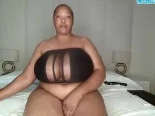 bustyafribabe from CamSoda is Freechat