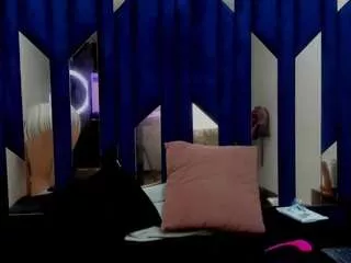 Criistalxxx from CamSoda