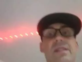 Cumzzz2012 from CamSoda