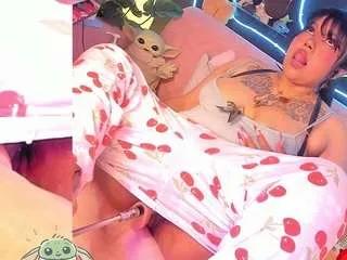 curvy-brunette from CamSoda is Freechat