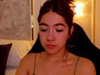 doll-eyees from CamSoda is Freechat