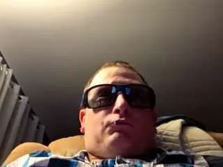 edwardaims2pleaseu from CamSoda is Freechat