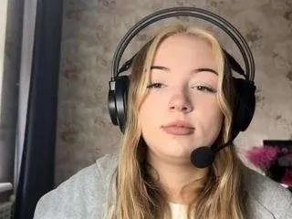 ellakim from CamSoda is Freechat