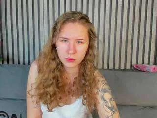 elsiee-cuttiess from CamSoda is Freechat