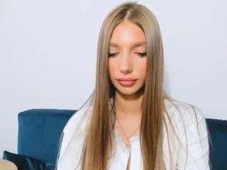 Emmadarling69 from CamSoda