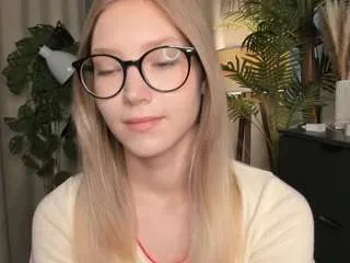 Esmagreaves from CamSoda