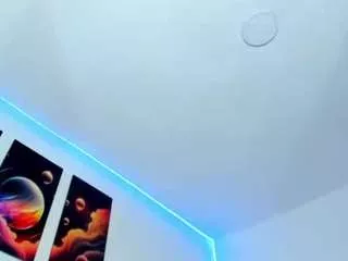 Goldenhuguecockts from CamSoda