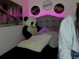 holly-rose69 on CamSoda 