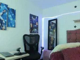 holly-rose69 on CamSoda 