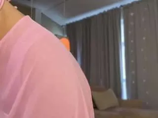 Honeypeony from CamSoda