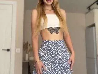 Honeypeony from CamSoda