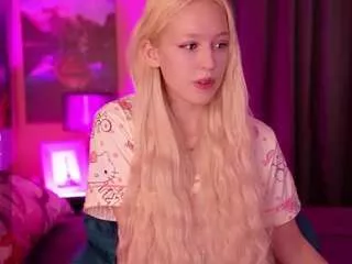 Honeypeony from CamSoda