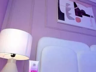 Hottieminee from CamSoda