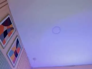 Hottieminee from CamSoda