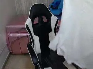 im-anny-t from CamSoda is Freechat