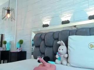 jade-heartt from CamSoda is Freechat