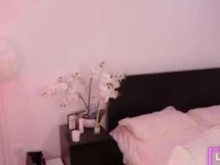 lilycollins18 from CamSoda is Freechat