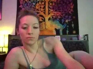 Lizzievonn from CamSoda