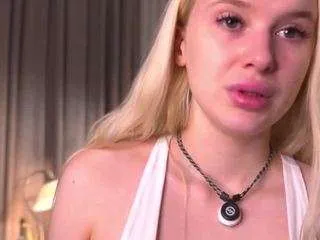 lorettabrower from CamSoda is Freechat