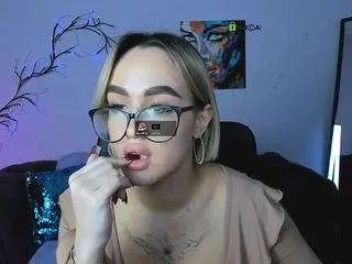 luna-blooming from CamSoda is Freechat