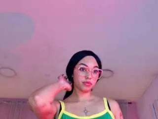 lyna-love from CamSoda is Freechat