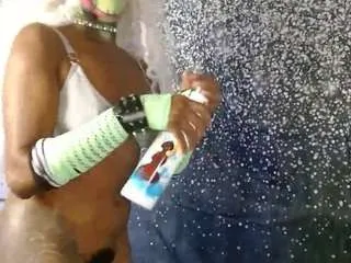 Moebootyrayna from CamSoda