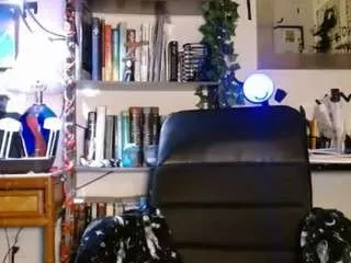 Moebootyrayna from CamSoda