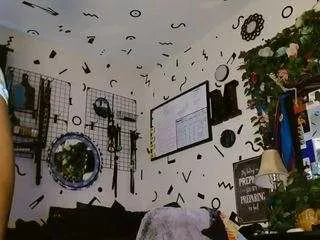 Moebootyrayna from CamSoda