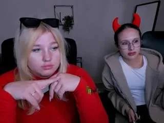 mona-cloud from CamSoda is Freechat