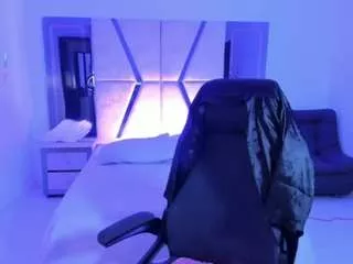 Nahomirichards from CamSoda