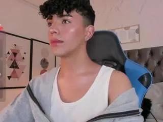 niick-twink from CamSoda is Freechat
