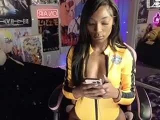 Niviawolfe from CamSoda