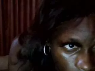 Queenbee1320 from CamSoda