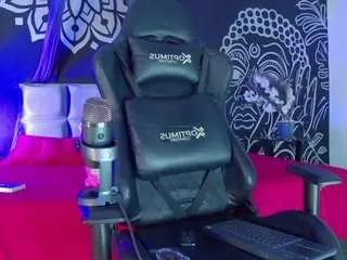 ravenn-moonn from CamSoda is Freechat