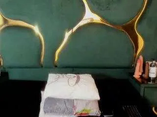 Salmaportman from CamSoda