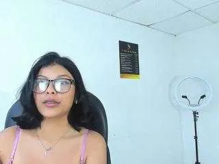 Salmaportman from CamSoda