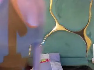 Salmaportman from CamSoda